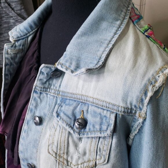 Anthropologie Bohemian embroidered raw edge Jean jacket size medium - Picture 3 of 8